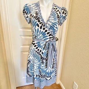 BCBG MAXAZRIA Stretch Floral Print True Wrap Dress
